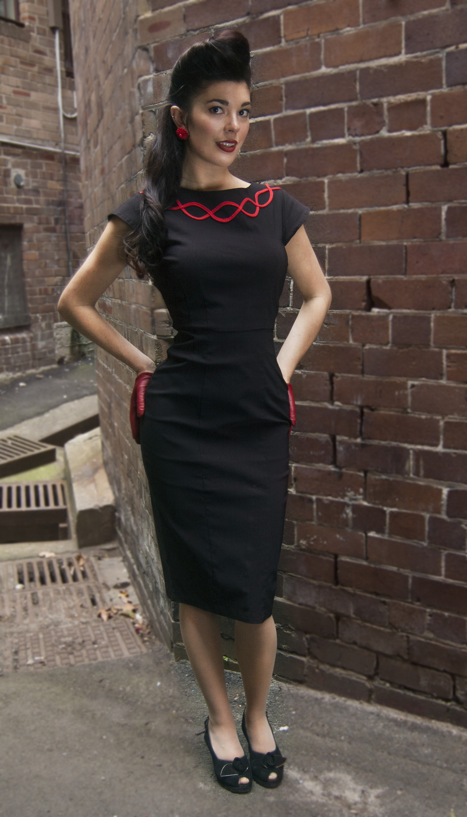 Vintage style Black-wiggle-dress-front-1